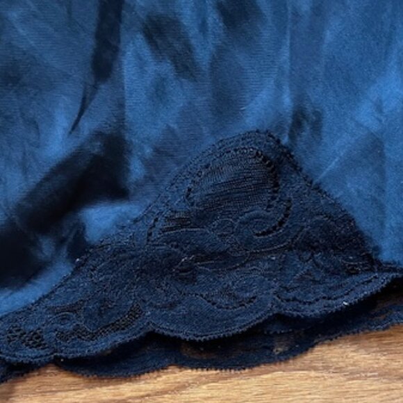 Lily of France & Vassarette 1980's Vintage Half Slips - Picture 10 of 15